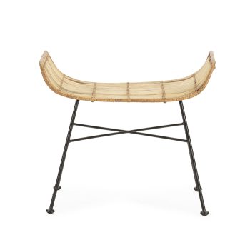 Taburete bajo de mimbre natural y metal negro como asiento auxiliar decorativo