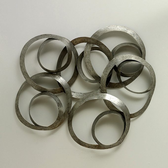 Escultura metal plata círculos