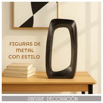 figura decorativa elegante en metal oscuro