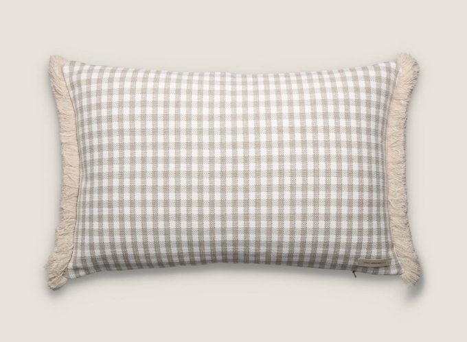 Cojín 60x40 diseño cuadros y rayas vichy con flecos