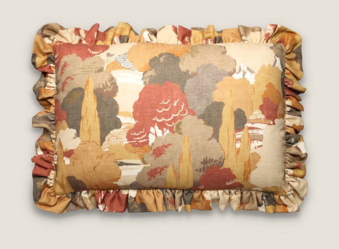 cojin-kii-oriental-volantes-ocre