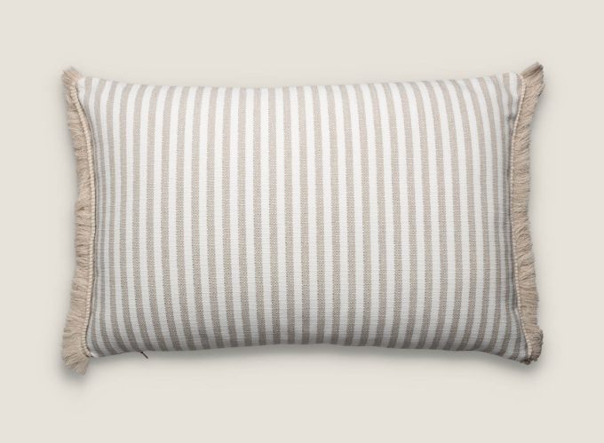 Cojín 60x40 cuadros y rayas vichy con flecos natural