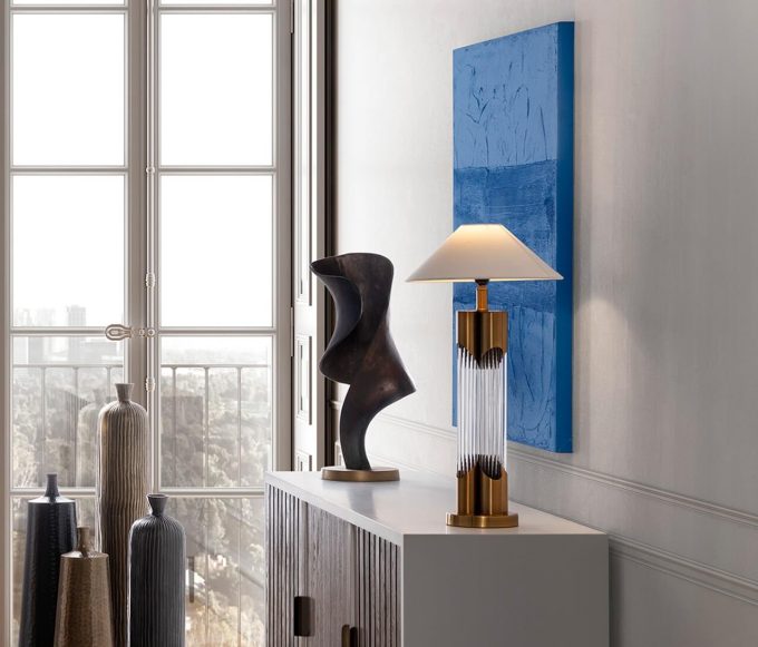 lámpara de sobremesa de diseño cristal y metal dorado