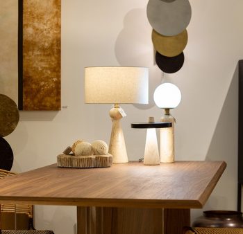 lámpara de mesa de diseño con base de mármol